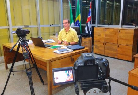 Prefeito de Piracicaba assina contrato para construir “hospital de campanha”