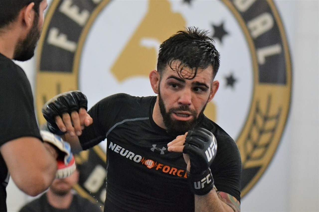 Piracicabano dá show e faz história no UFC em Las Vegas