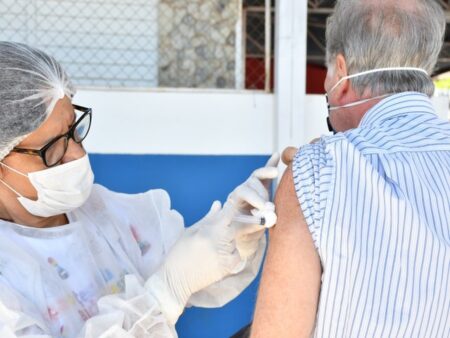 Estudo da Fiocruz mostra efetividade das vacinas contra Covid-19 em idosos