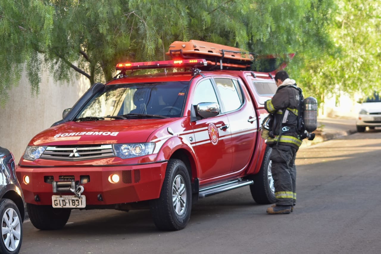 Incêndio de grandes proporções atinge área de mata em Piracicaba