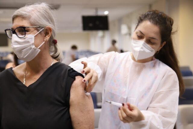 Piracicaba (SP) já vacinou mais de 750 profissionais da educação contra Covid-19