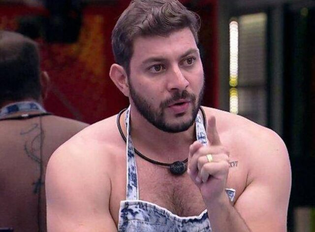 quem sai do bbb hoje