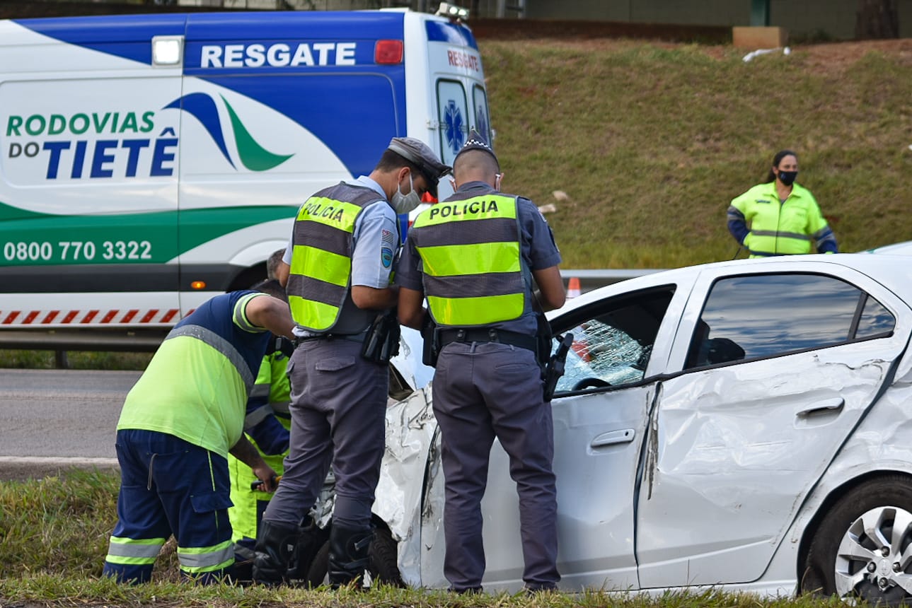 Piracicaba (SP): homem passa mal e capota carro em rodovia