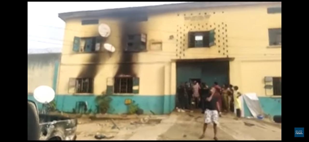 Policial é morto e 80 alunos são sequestrados em ataque na Nigéria