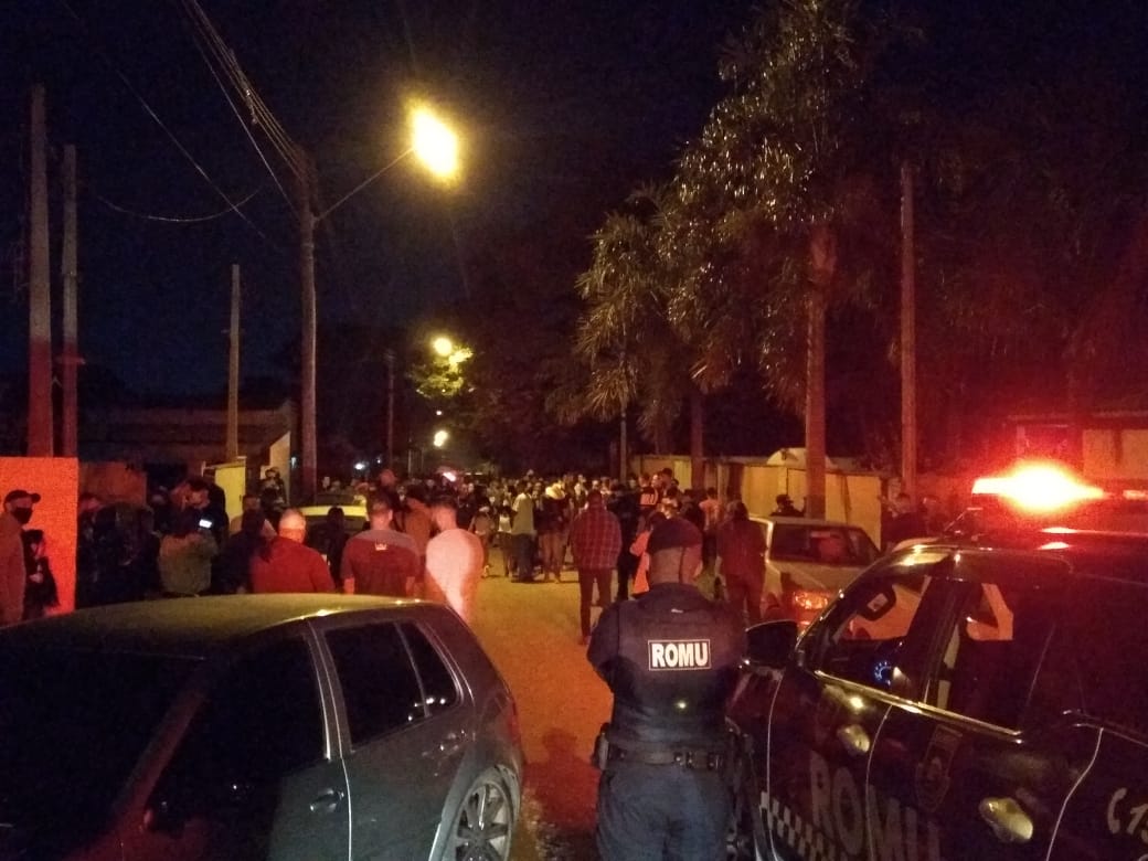 Piracicaba (SP): após confronto e uso de bombas de efeito moral; polícia interdita festa com 450 pessoas