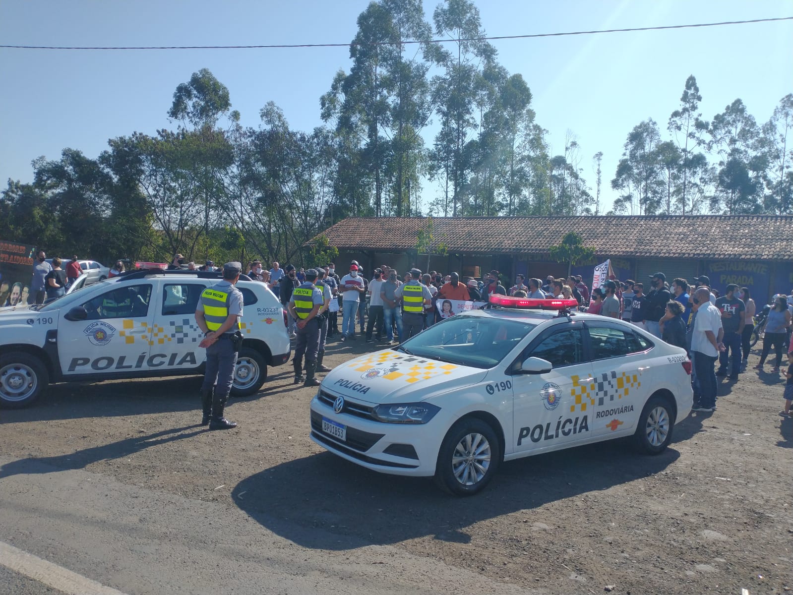 200 pessoas participam de protesto contra pedágio na pista que liga Piracicaba a Charqueada (SP)