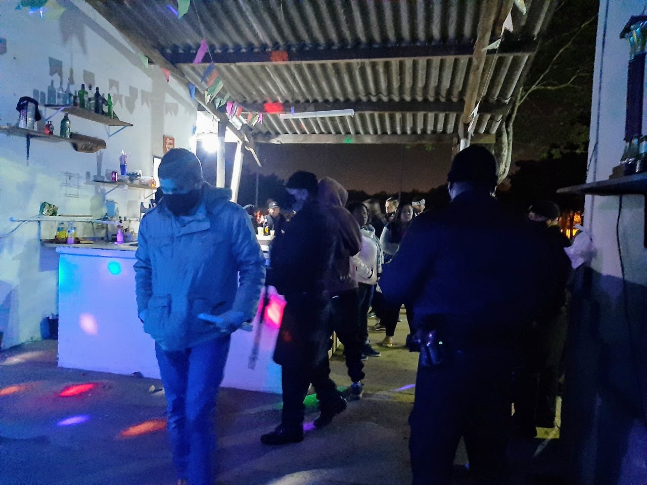 Piracicaba (SP): organizador de festa clandestina proíbe a entrada da força-tarefa e será multado