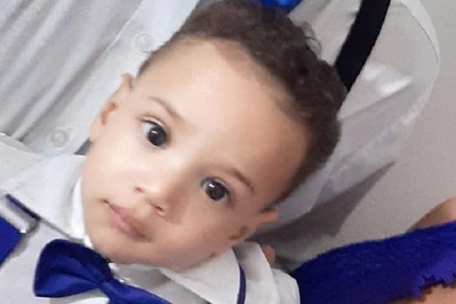 Bebê morre após cuidadora esquecê-lo dentro de carro por três horas