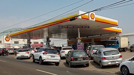 Piracicaba e região amanhecem com filas em postos de combustíveis e mercados ‘cheios’
