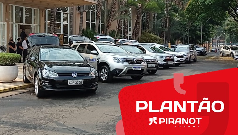 Corpos da família morta em acidente de avião começam a ser preparados para cortejo