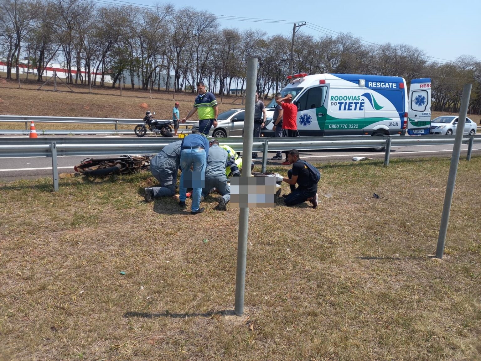 Homem morre em acidente envolvendo carro e moto na rodovia SP 101