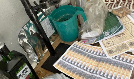 Polícia Civil localiza laboratório de falsificação de bebidas alcoólicas em Piracicaba (SP)