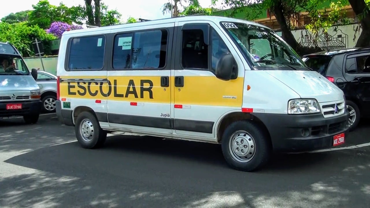 Luciano Almeida sanciona lei que autoriza a publicidade em vans escolares de Piracicaba (SP)