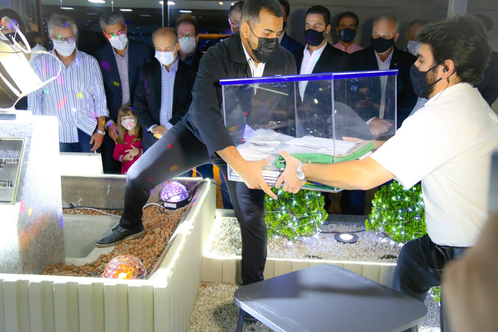 Acipi realiza cerimônia de deposição de cápsula do tempo, que será aberta em 2070