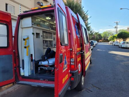 Idoso é socorrido às pressas ao hospital após ter atacado por abelhas