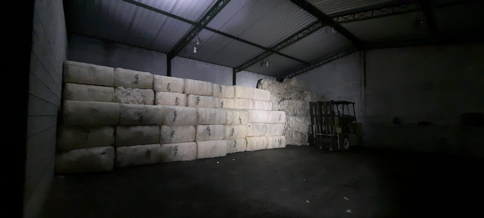 BAEP de Piracicaba (SP) prende duas pessoas e recupera carga de R$ 169 mil em algodão