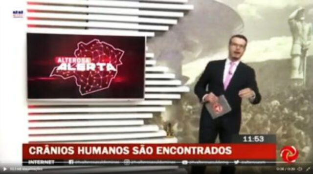 Apresentador do SBT desmaia ao vivo ao noticiar encontro de vários crânios humanos