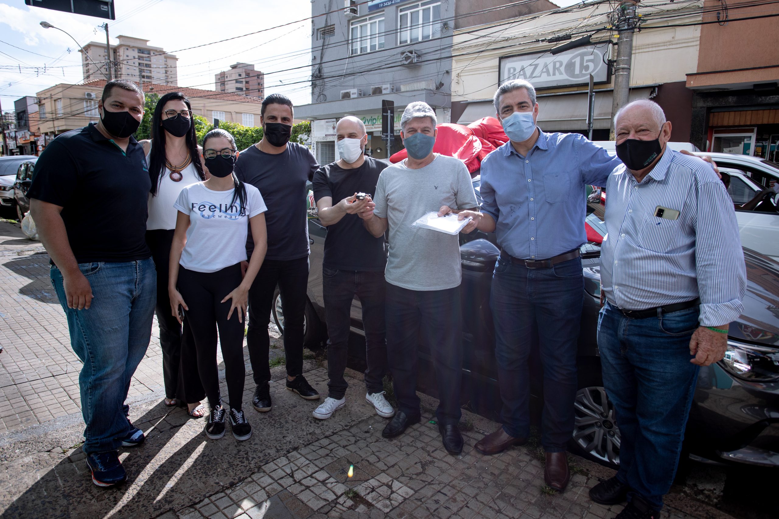 Associação faz entrega de carro ao ganhador da campanha Acipi Presente