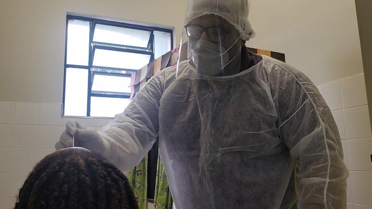 Escassez de testes rápidos para Covid faz Prefeitura alterar protocolo de atendimento em Piracicaba (SP)