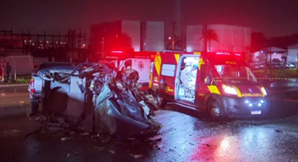 Pista Molhada Provoca Colisão Frontal De Carros E Mata Idoso E Jovem De ...