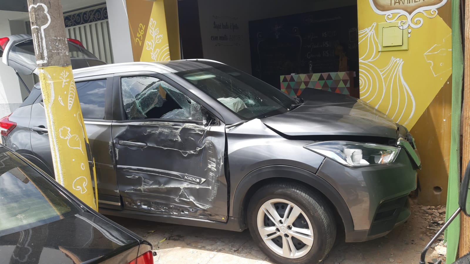 Motorista na contramão perde controle do veículo e colide contra três carros em Piracicaba (SP)