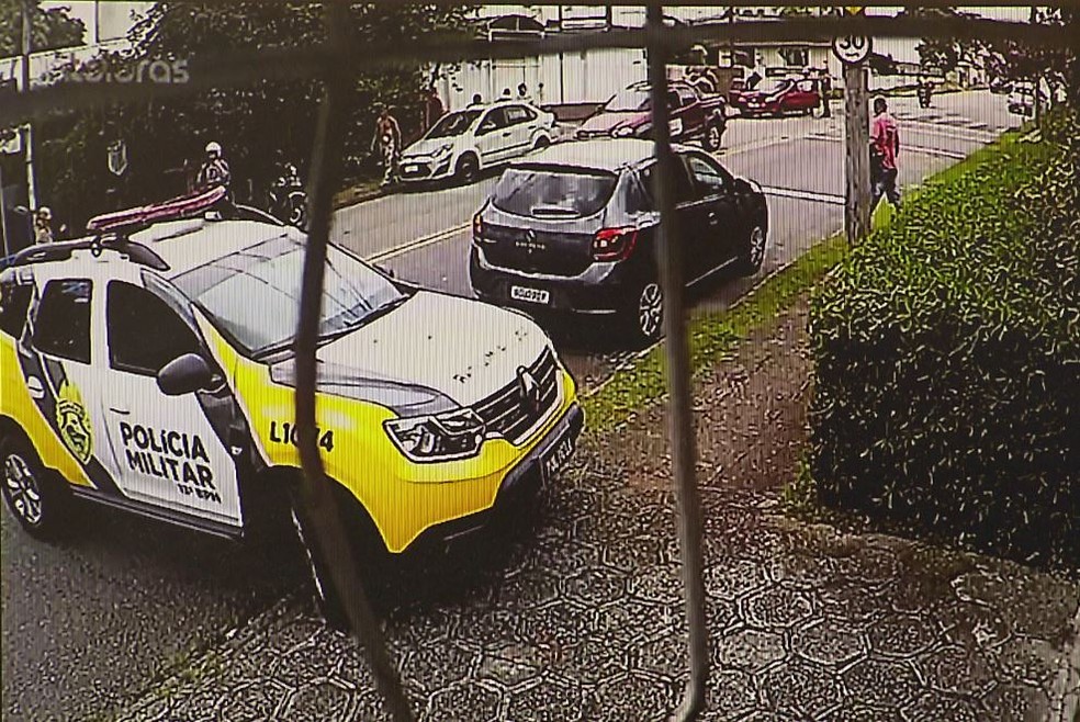 Avô persegue, atropela e entrega criminoso que matou o neto a tiros para a polícia