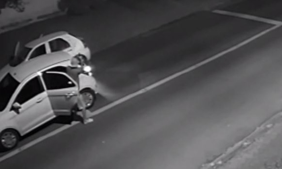 Casal e duas crianças morrem baleados em atentado ao carro que eles estavam