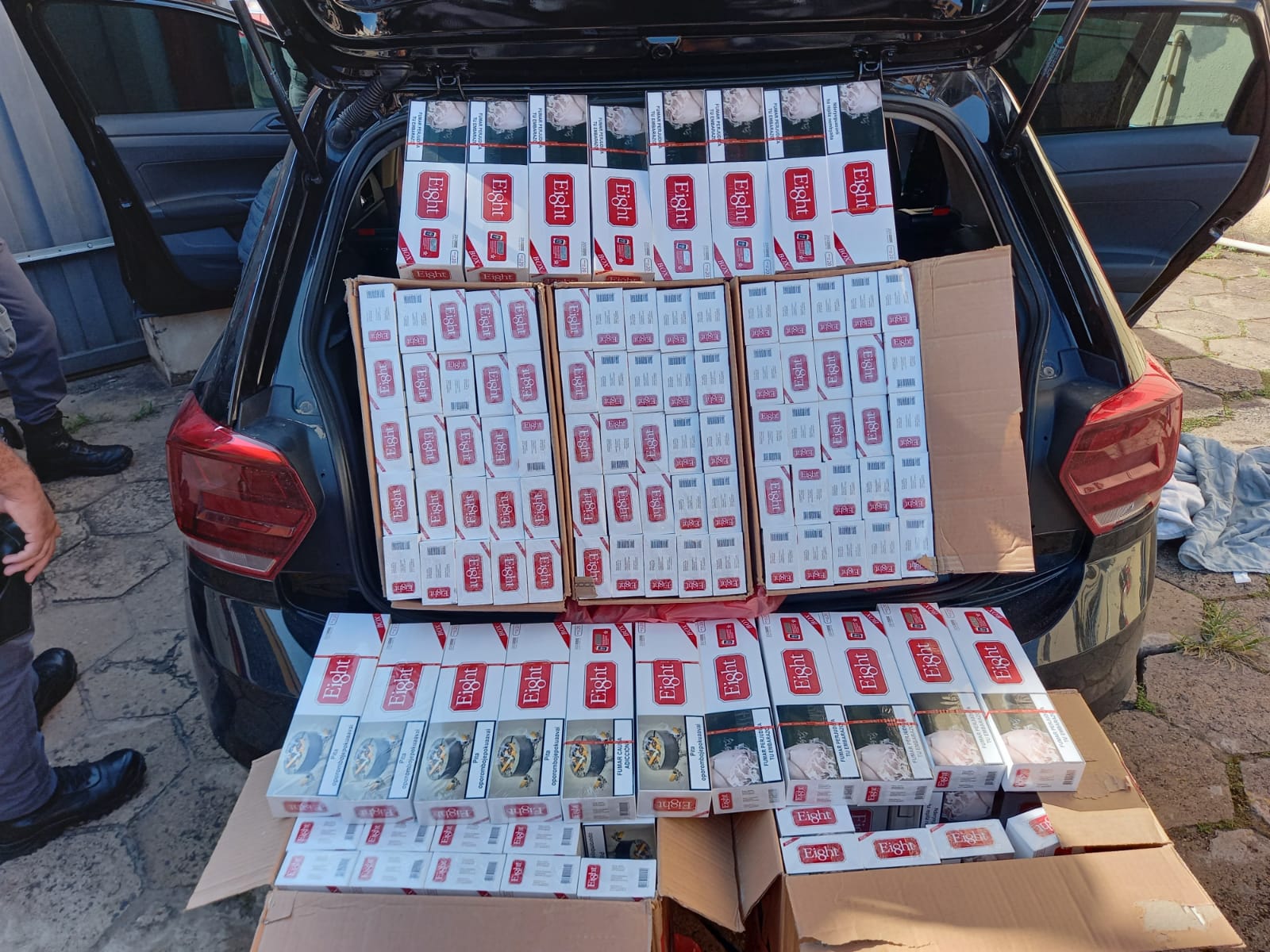 Baep prende dois indivíduos e apreende 2.500 maços de cigarro contrabandeados em Piracicaba