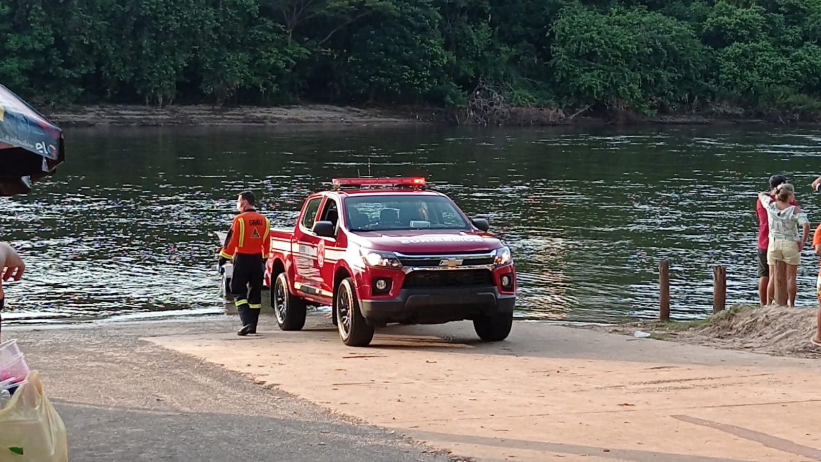 Piracicaba (SP): bombeiros buscam por homem afogado em rio