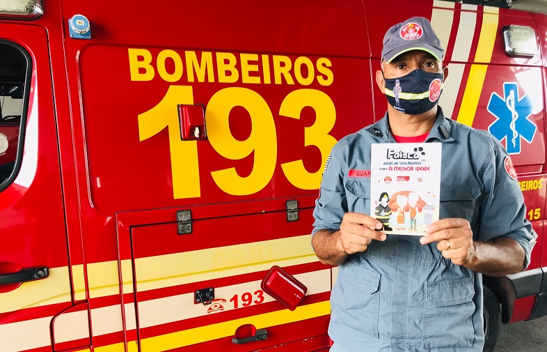 Corpo de Bombeiros realiza ações educativas para evitar acidentes domésticos envolvendo idosos