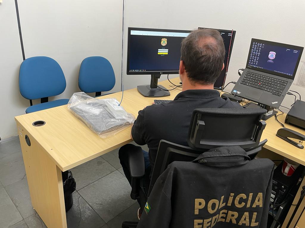 PF de Piracicaba (SP) prende homem acusado de compartilhar vídeos de pedofilia