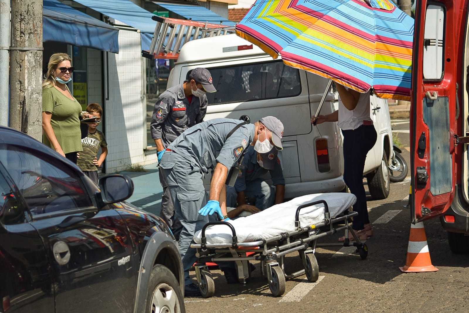 Em Piracicaba, homem de 32 anos é socorrido às pressas após tomar choque em poste
