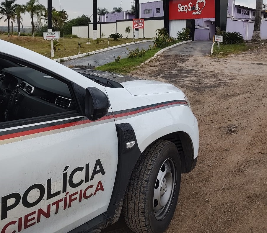 Em Piracicaba, criminosos invadem motel, agridem clientes e roubam pertences e veículos