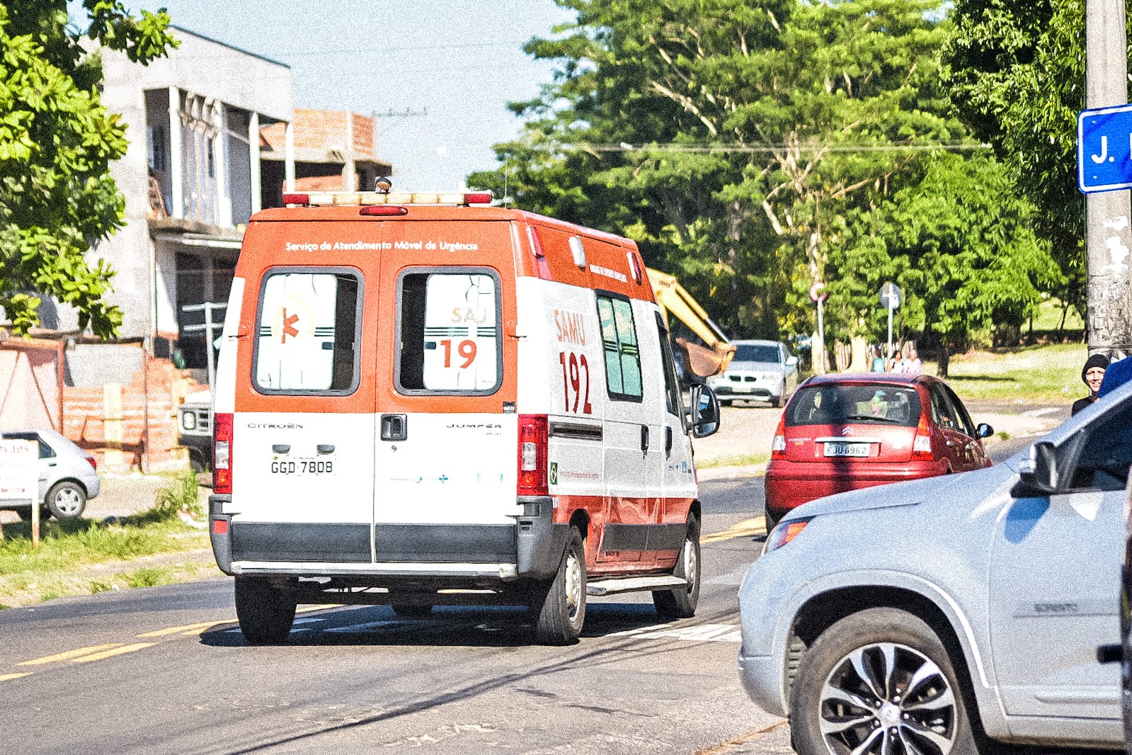 Jovem baleado durante assalto em padaria é transferido para hospital de Piracicaba (SP)
