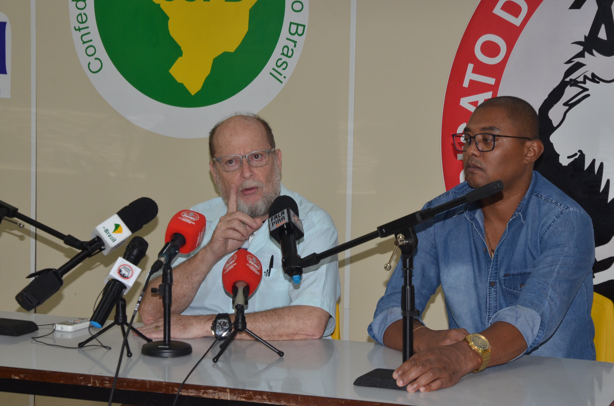 Coletiva de imprensa esclarece a deflagração da greve dos servidores municipais em Piracicaba (SP)
