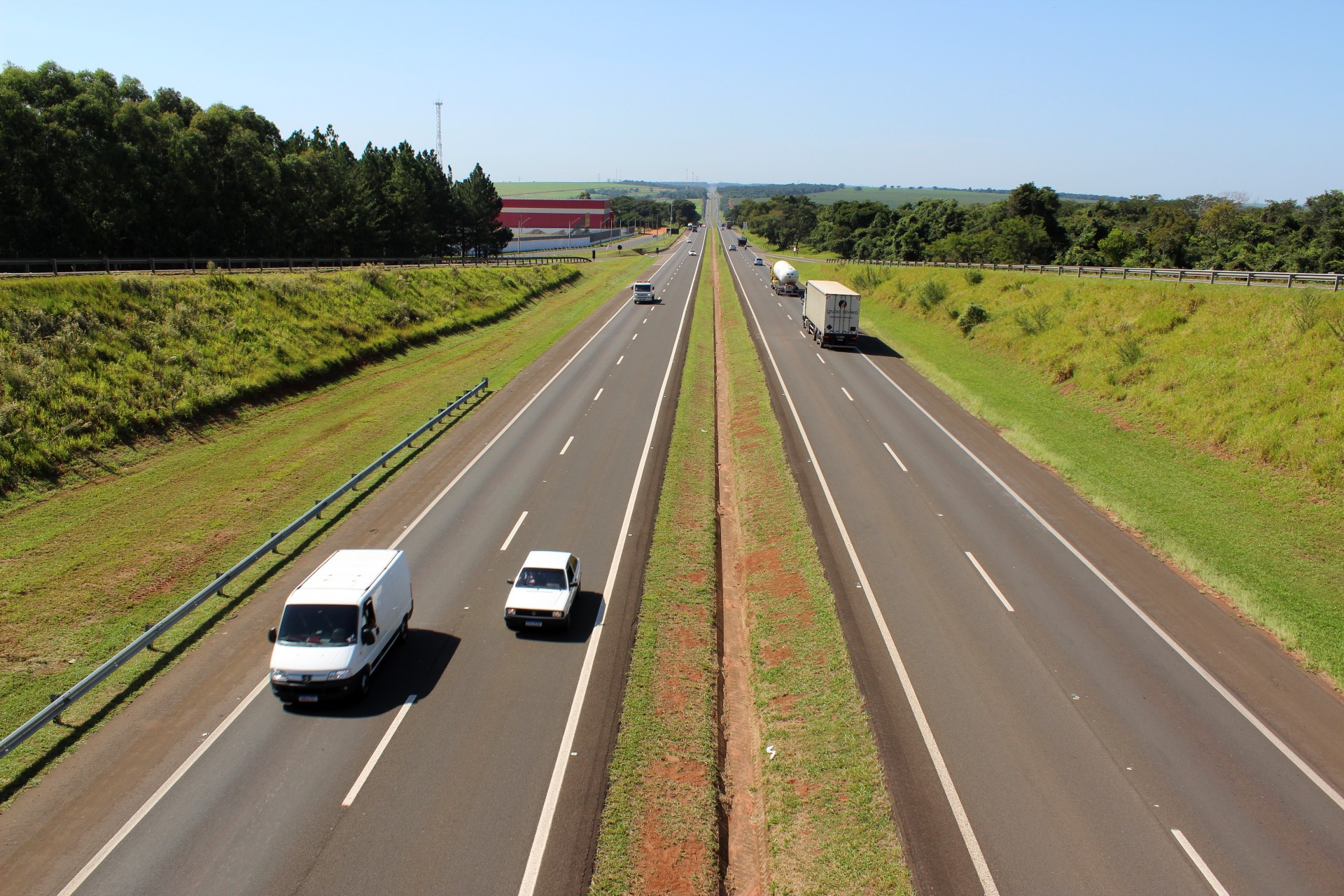 Feriado de Tiradentes deve levar 1 milhão de veículos para as estradas