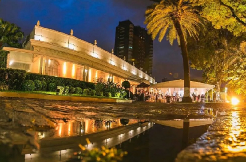 Buffet é notificado após fechar e deixar mais de 100 casais sem festa de casamento e não devolver dinheiro