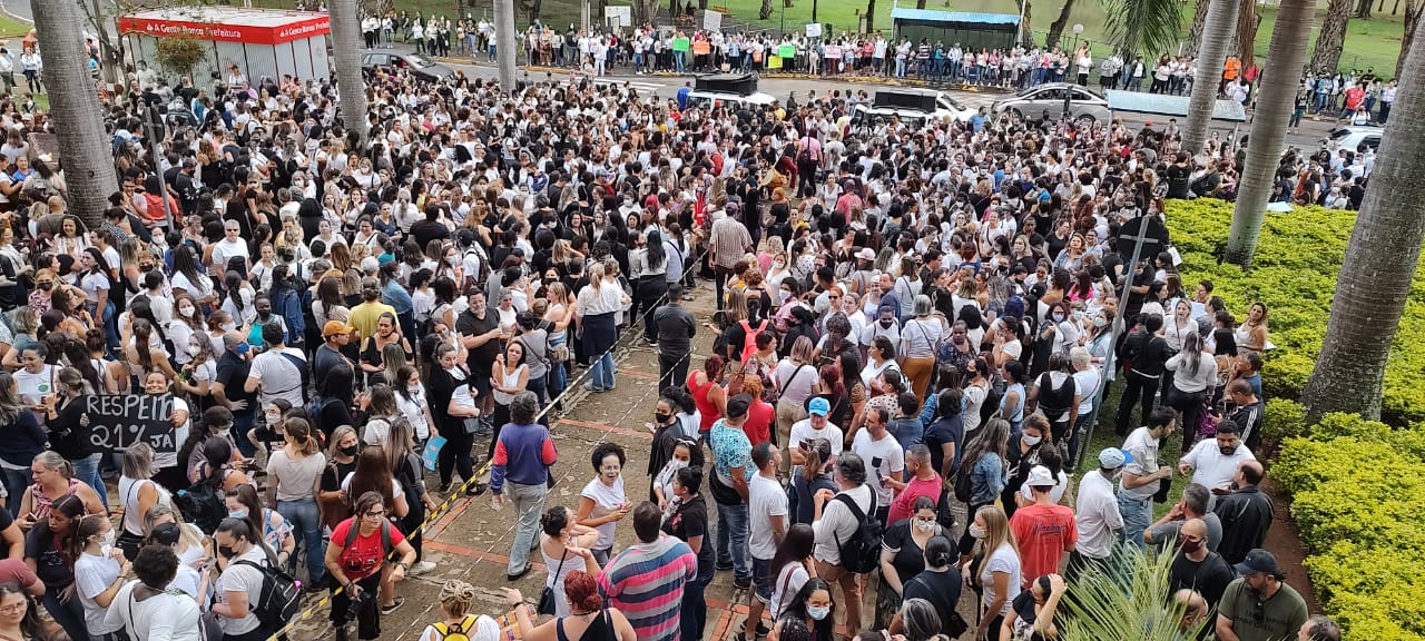 FOTOS: acompanhe a greve dos servidores municipais iniciada hoje (01), em Piracicaba
