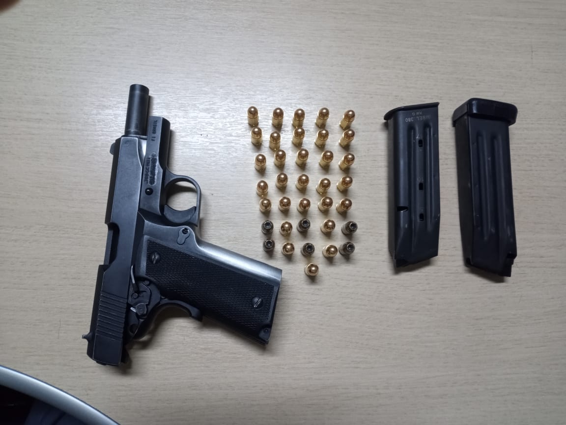 Em Piracicaba, homem é preso após passar dirigindo Camaro e exibir arma de fogo