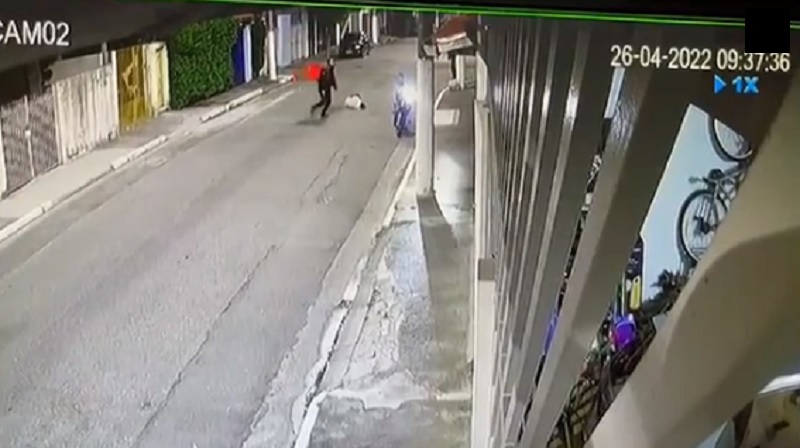 Jovem de 20 anos é baleado na cabeça e morto durante assalto em SP