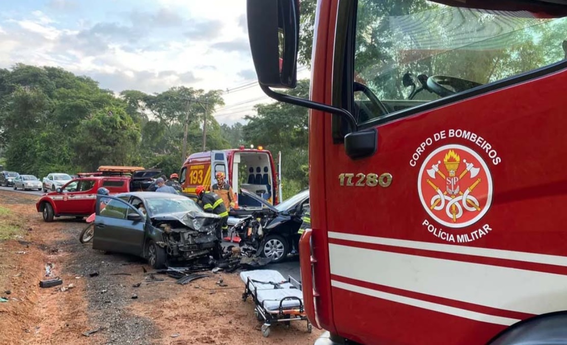 Acidente entre veículos deixa quatro feridos no interior de SP na manhã de hoje (16)
