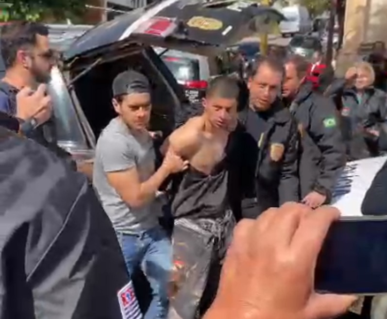 VÍDEO: criminoso que matou estudante de 23 anos esfaqueada chega à delegacia