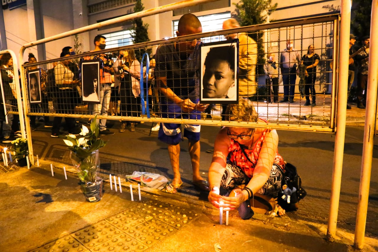Tributo em memória das vítimas do atentado em Piracicaba reuniu cerca de 100 pessoas