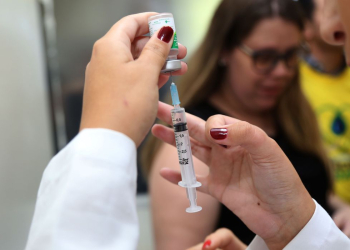 Lançamento da Campanha Nacional de Vacinação contra a Gripe, durante cerimônia em Porto Alegre.