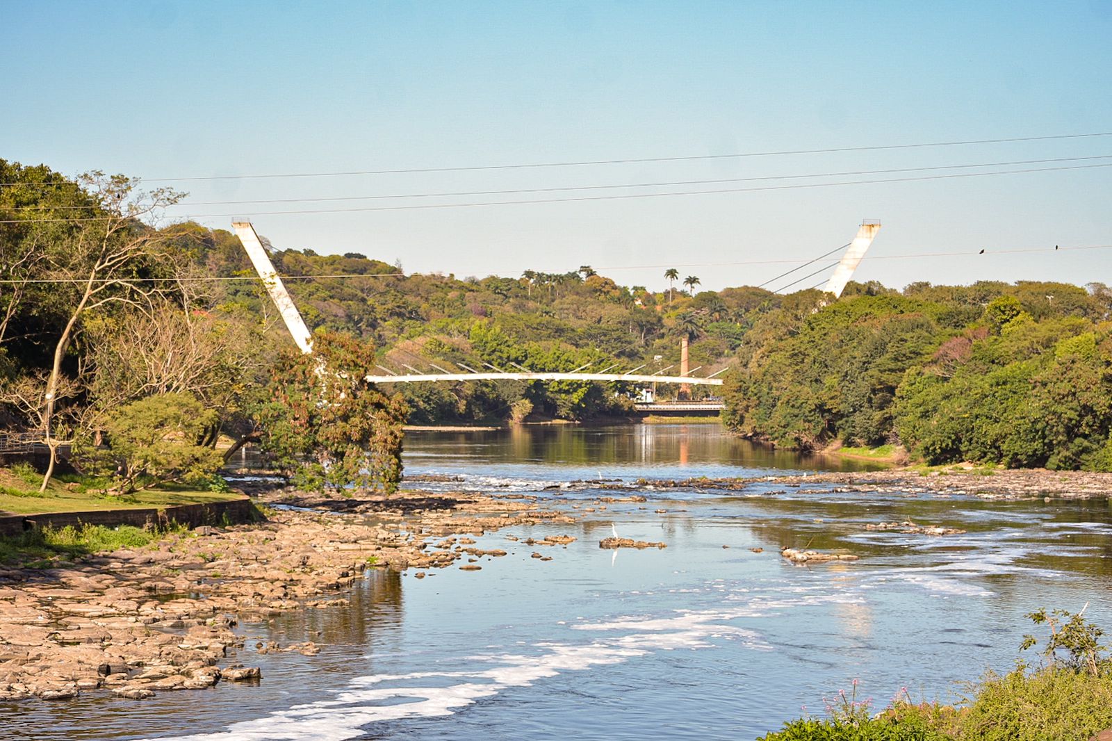 Tempo seco e sem chuva faz nível do Rio Piracicaba ficar a menos de um metro
