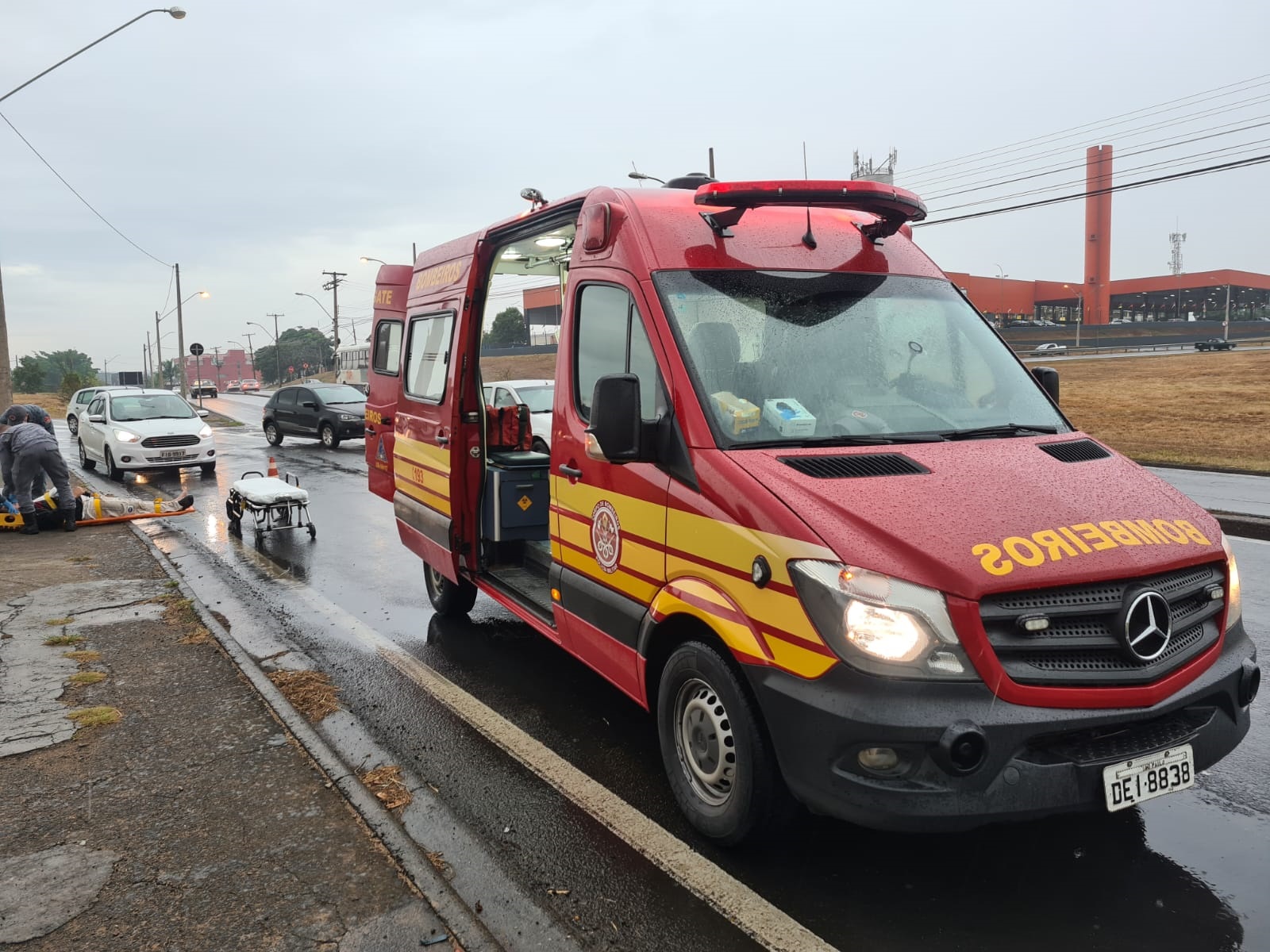 Homem é socorrido após acidente em Piracicaba (SP)