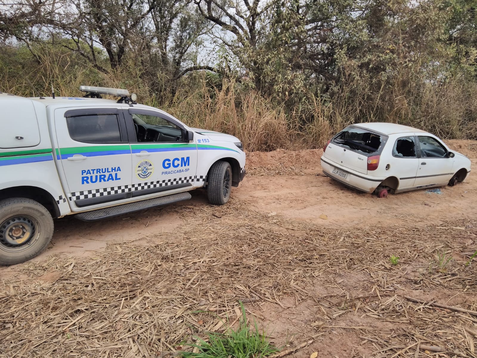 Carro furtado em Piracicaba (SP) é localizado pela Guarda Civil totalmente depenado