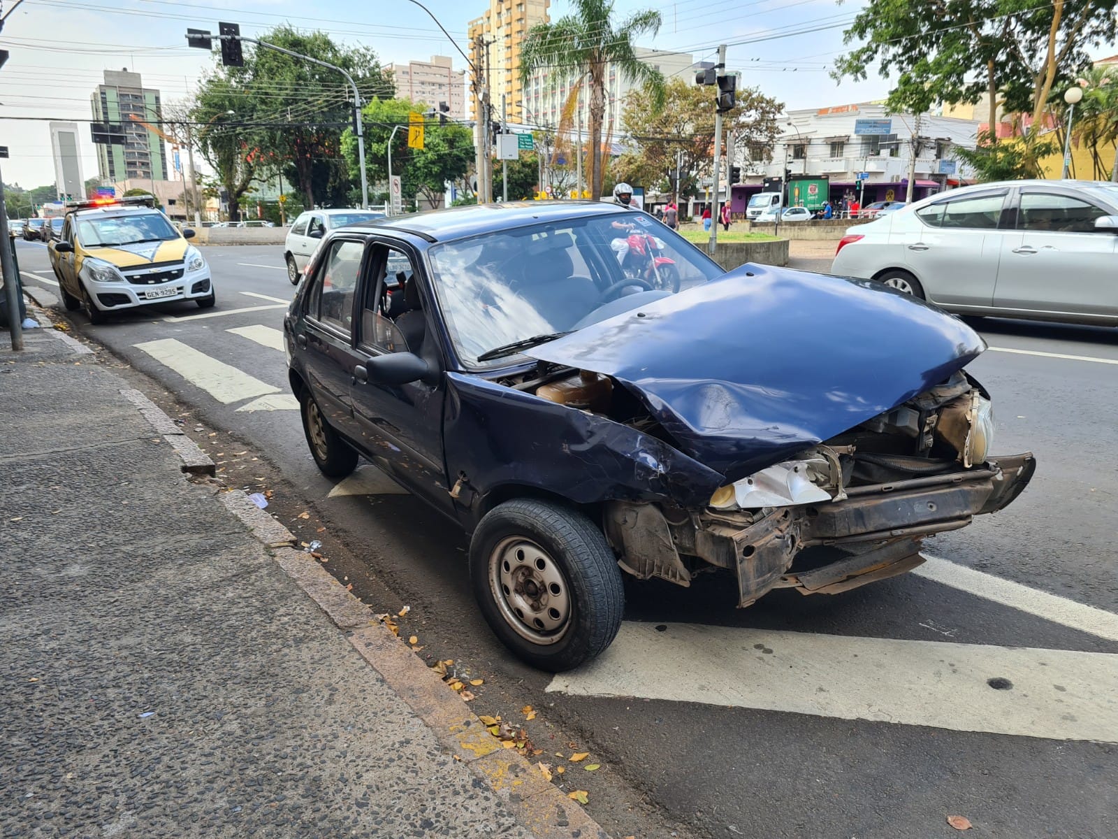 Idosa fica ferida após acidente envolvendo dois carros no Centro de Piracicaba (SP)