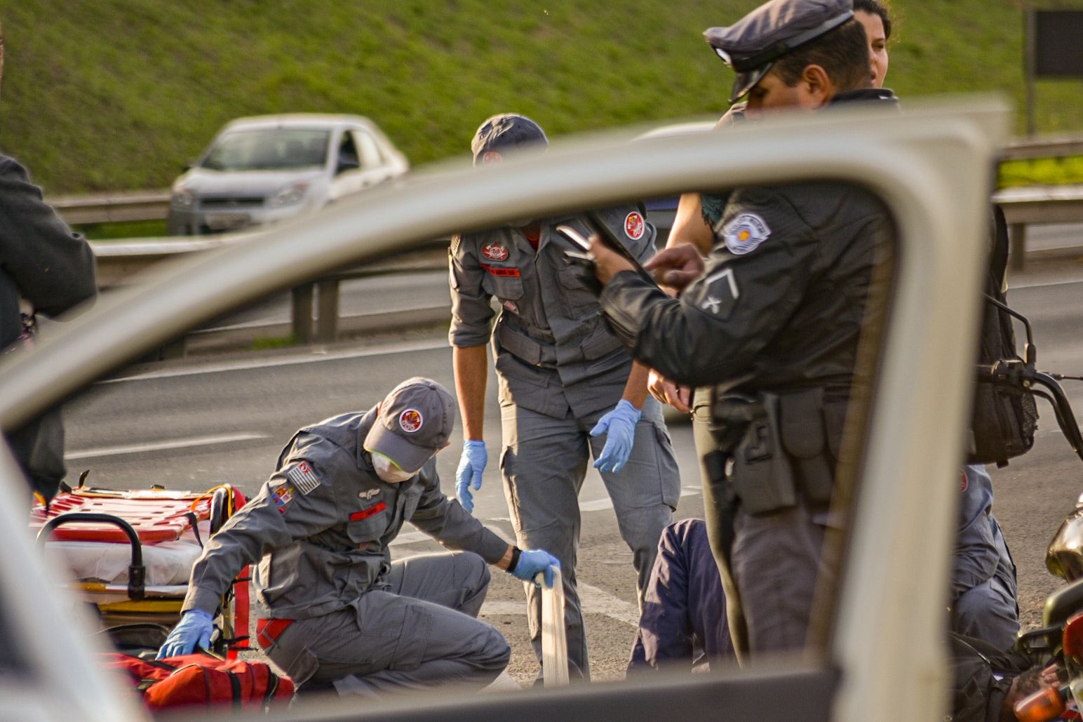 Motociclista fica ferido em acidente na Rodovia Geraldo de Barros, em Piracicaba (SP)