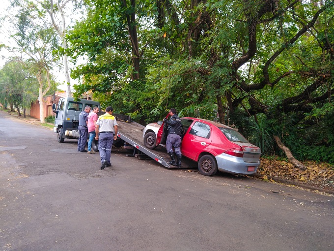 Prefeitura recolhe 15 veículos abandonados por Piracicaba em ação da Semana Nacional de Trânsito